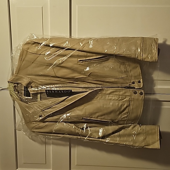 NWT- Bernardo faux Leather Jacket Moto sand/beige size Small (Nordstrom) - Picture 7 of 9